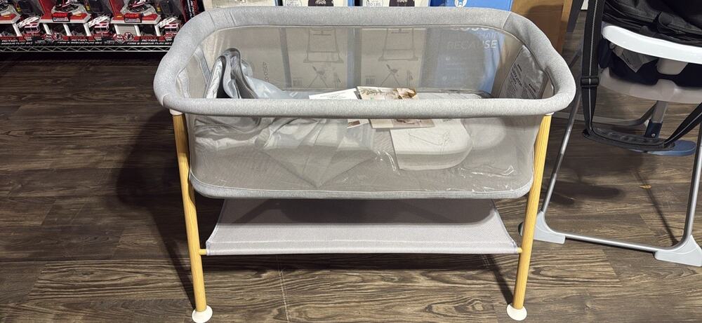 NIB Newton Essential Breathable Bassinet Gray